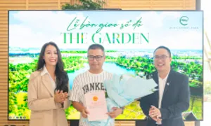 Những cư dân Eco Central Park đầu tiên nhận sổ đỏ Những cư dân Eco Central Park đầu tiên nhận sổ đỏ