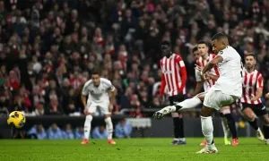 Mbappe đá hỏng phạt đền trong thất bại của Real