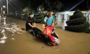 Hồ thuỷ lợi xả lũ, nhiều nơi ở Nha Trang chìm trong nước