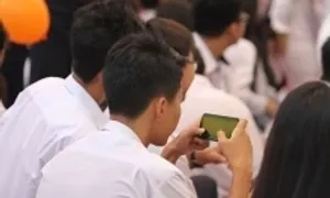'Học sinh không cần cắm mặt vào điện thoại ở trường dù ở thời đại số'