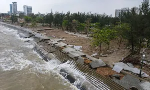 Kè biển hơn 40 tỷ đồng vỡ nát sau mưa bão