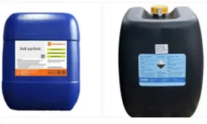 100 can axit đặc biệt nguy hiểm bị lũ cuốn